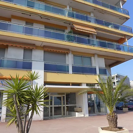Appartement La Pinede.3 *